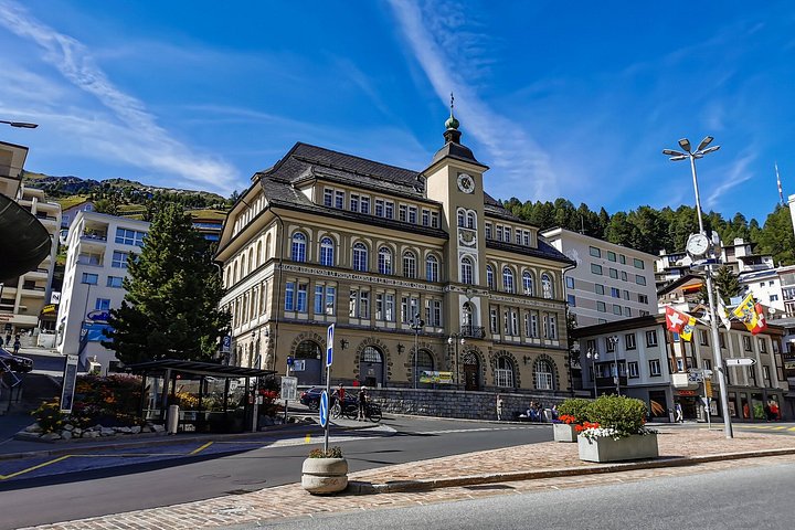 Tour a piedi della cultura privata di St Moritz oltre le piste
