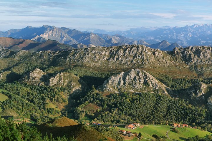 Desde Oviedo y Gijón: Llanes, Ribadesella, Alto de Fitu y Tazones