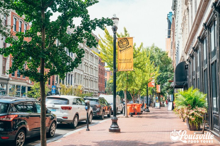 Louisville Legends: tour gastronomico e storico di 3 ore a Whiskey Row