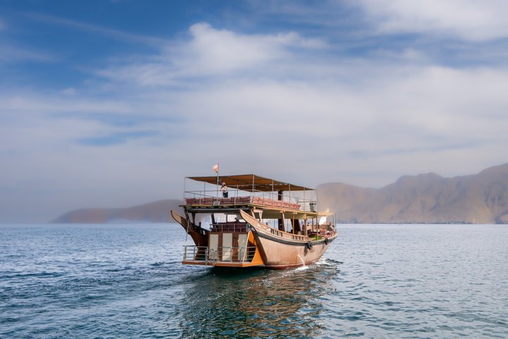Volledige dag Dhow: Khasab, Musandam: dolfijnen, snorkelen en fjorden