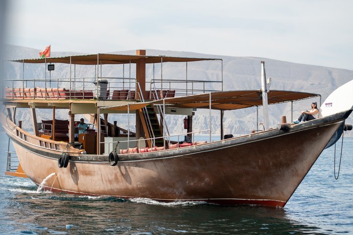 Volledige dag Dhow: Khasab, Musandam: dolfijnen, snorkelen en fjorden