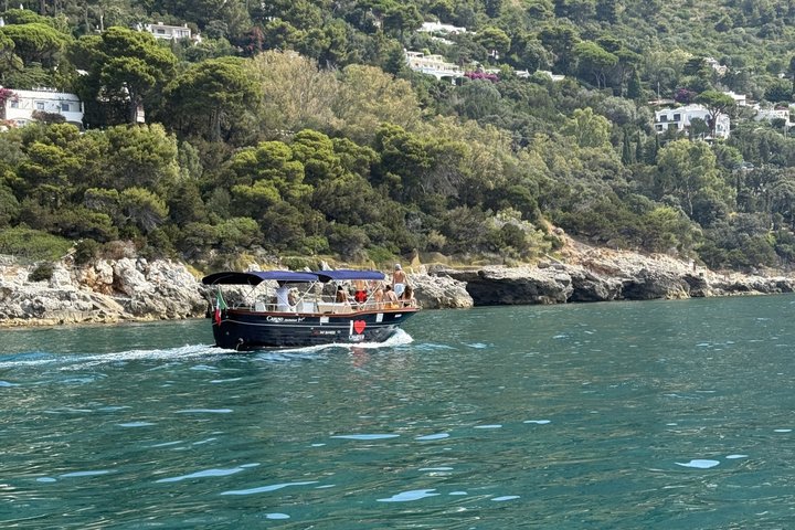 Tickets zu den Pontinischen Inseln an Bord der Gozzo Caruso ab Sperlonga