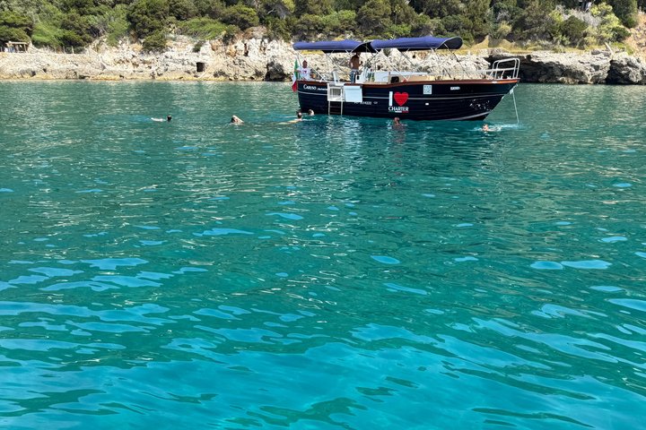 Tickets zu den Pontinischen Inseln an Bord der Gozzo Caruso ab Sperlonga