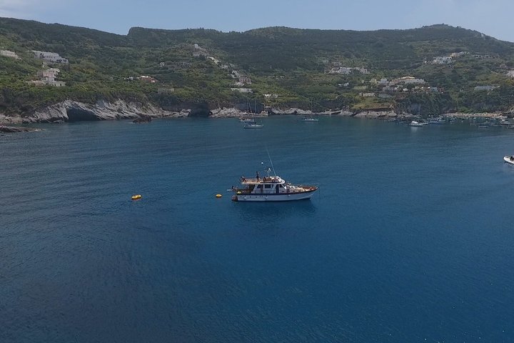 Tickets zu den Pontinischen Inseln an Bord der Gozzo Caruso ab Sperlonga