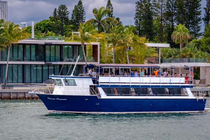 Miami Skyline Cruise with Biscayne Bay Views