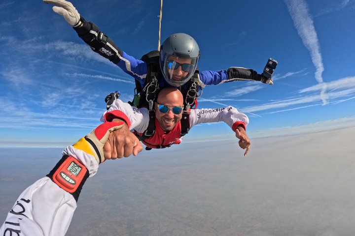 Premium fallskjermhopping Portugal 15 000 fot fritt fall nær Lisboa