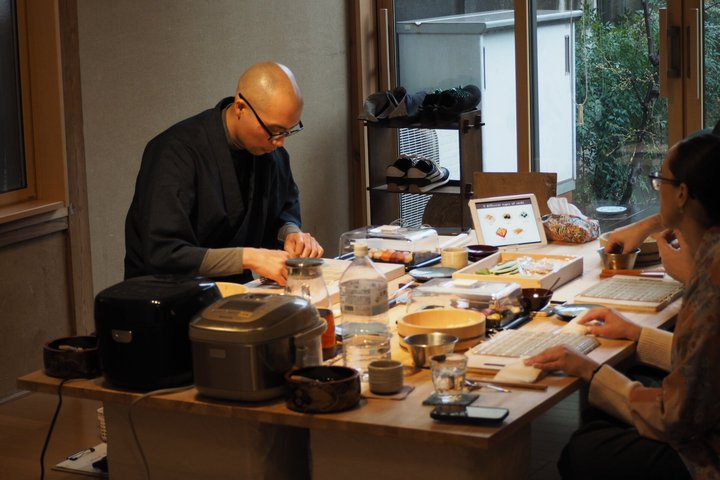 Privat sushilektion i Tokyo–6 slag, kulturhistoria och full måltid