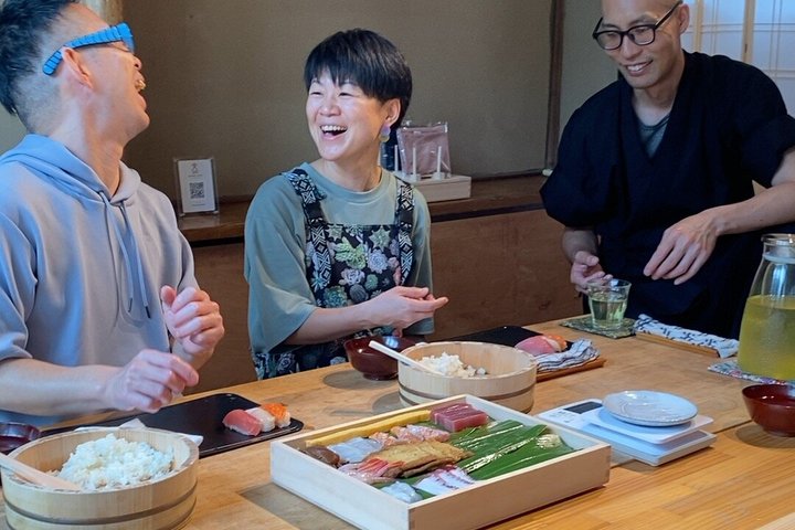 Privat sushilektion i Tokyo–6 slag, kulturhistoria och full måltid