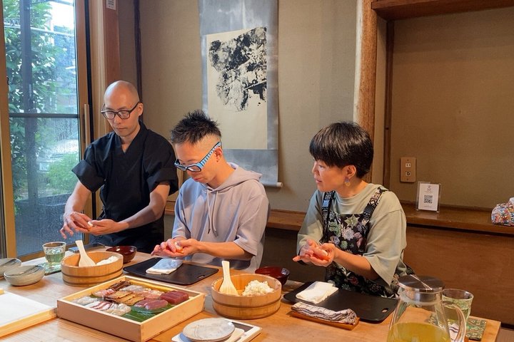 Privat sushilektion i Tokyo–6 slag, kulturhistoria och full måltid