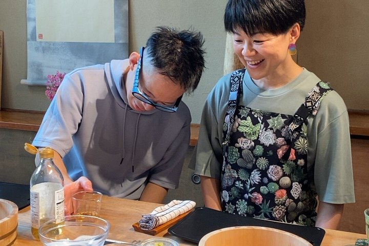 Privat sushilektion i Tokyo–6 slag, kulturhistoria och full måltid