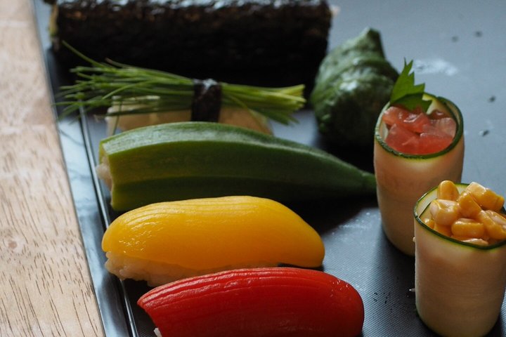 Classe de Sushi Vegan em Tóquio – 6 tipos, história cultural e refeição completa