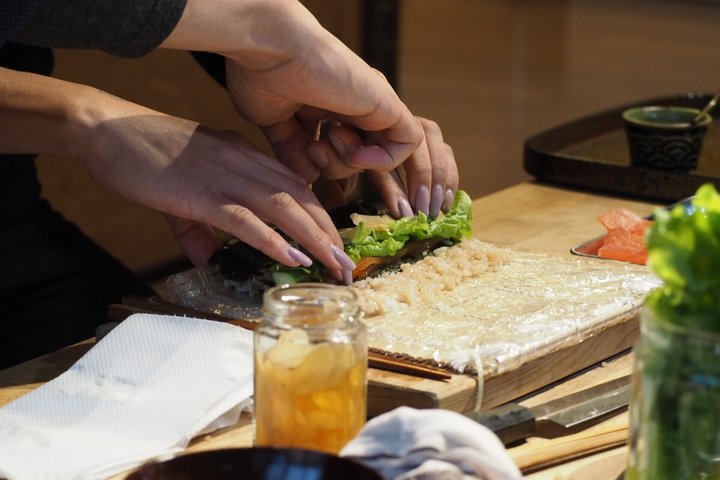 Classe de Sushi Vegan em Tóquio – 6 tipos, história cultural e refeição completa