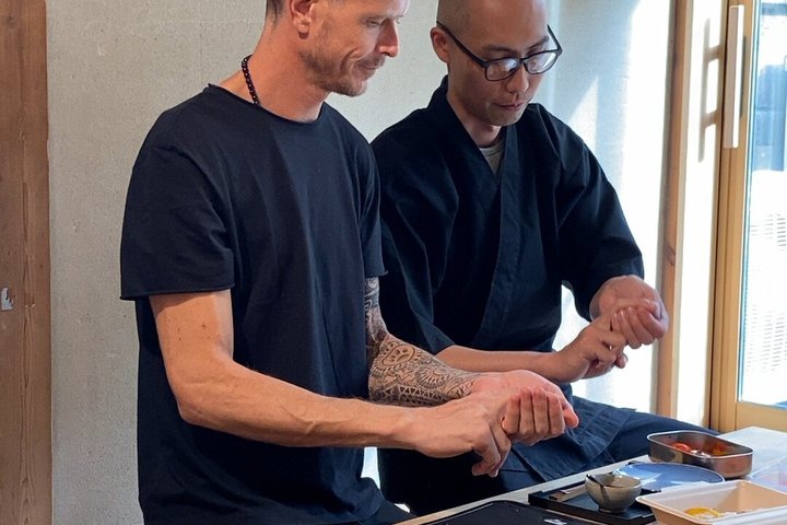 Classe de Sushi Vegan em Tóquio – 6 tipos, história cultural e refeição completa
