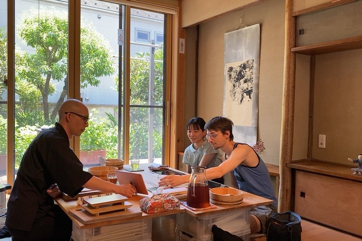 Classe de Sushi Vegan em Tóquio – 6 tipos, história cultural e refeição completa