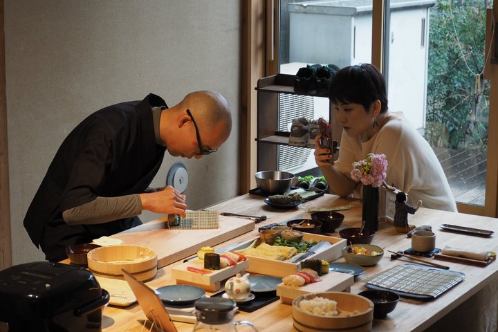 Privat sushilektion i Tokyo–6 slag, kulturhistoria och full måltid