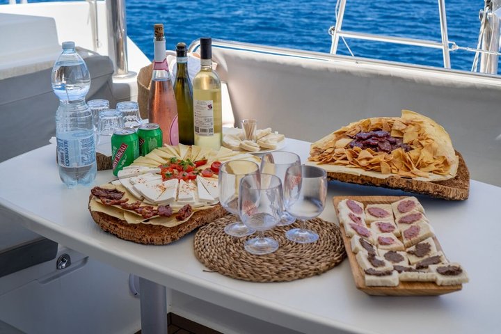 Excursão de barco pelo arquipélago de La Maddalena saindo de Cannigione