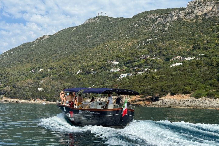 Tickets zu den Pontinischen Inseln an Bord der Gozzo Caruso ab Sperlonga