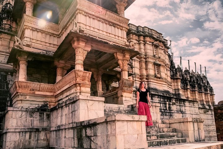 Dagstur till Kumbhalgarh & Ranakpur från Udaipur med guide och lunch