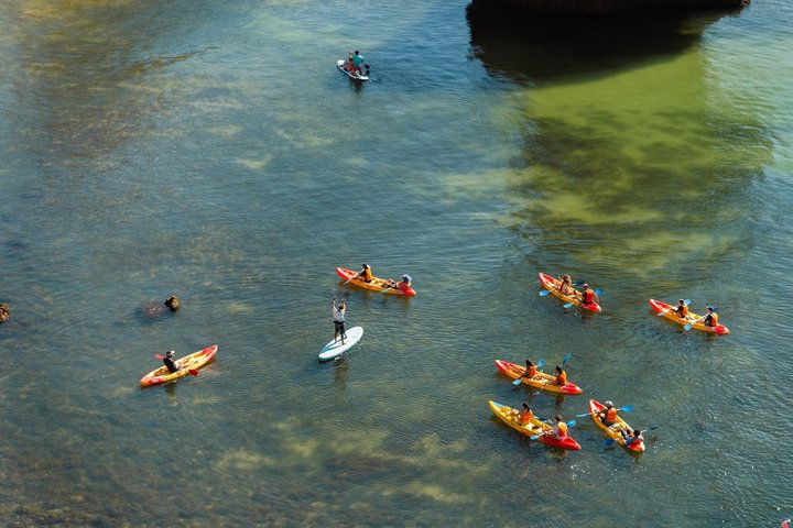 Benagil : grotte, spiagge e luoghi segreti Tour guidato in kayak