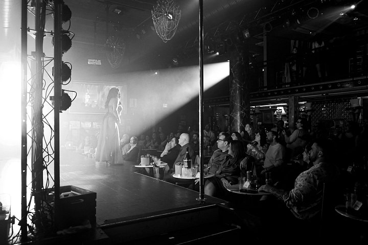 Experiência de burlesque e vida noturna em St. Louis no The Boom Boom Room