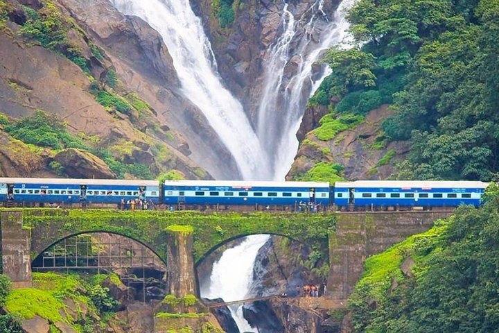 Dudhsagar Waterfalls Tour Jeep Safari og Spice Plantation Besøg
