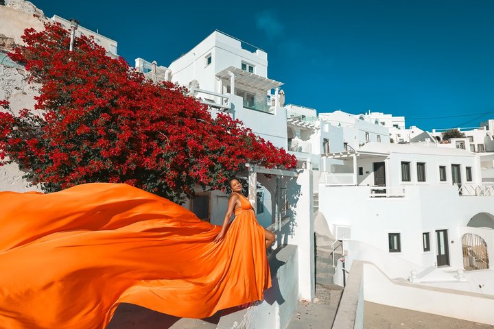 Santorini Flying Dress Experience mit Hotel Abholung und Rückgabe