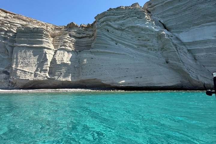 Antiparos Odyssey: Cuevas, laguna azul y encantos costeros|Excursión en barco