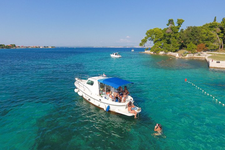 Zadar: Tour en barco en grupo pequeño con bebidas y snorkel