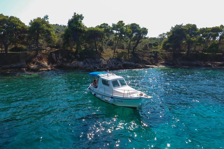 Zadar: Tour en barco en grupo pequeño con bebidas y snorkel