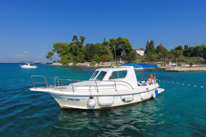Zadar: Tour en barco en grupo pequeño con bebidas y snorkel