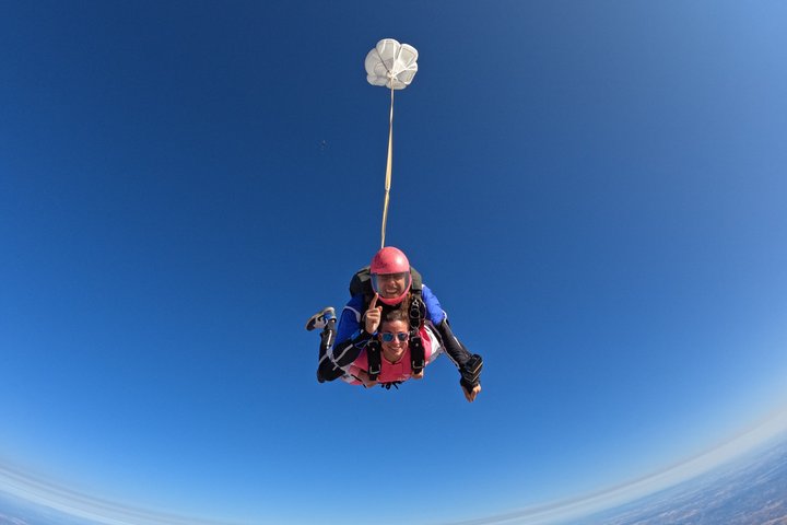 Premium fallskjermhopping Portugal 15 000 fot fritt fall nær Lisboa