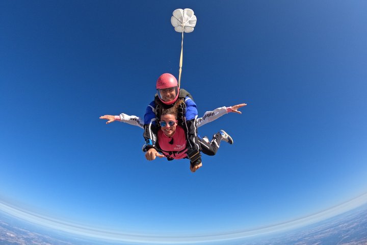Premium fallskjermhopping Portugal 15 000 fot fritt fall nær Lisboa