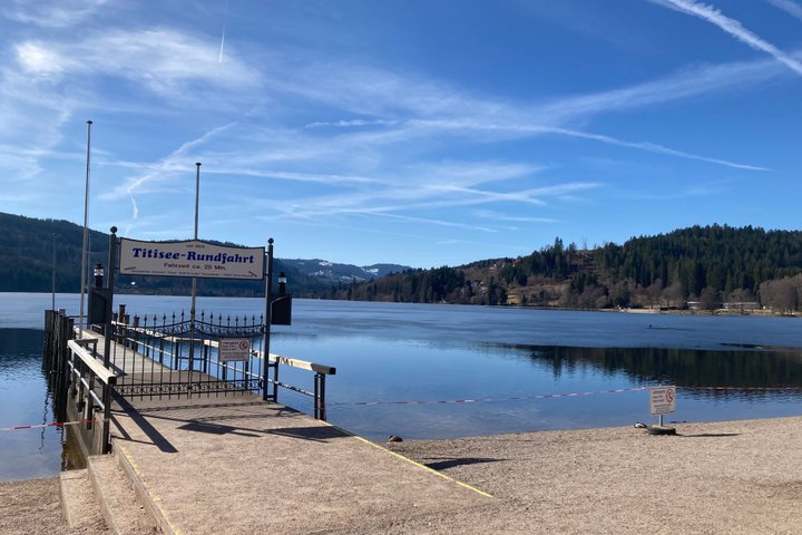 Partindo de Estrasburgo, visite a Floresta Negra em Triberg, Titisee e Freiburg.