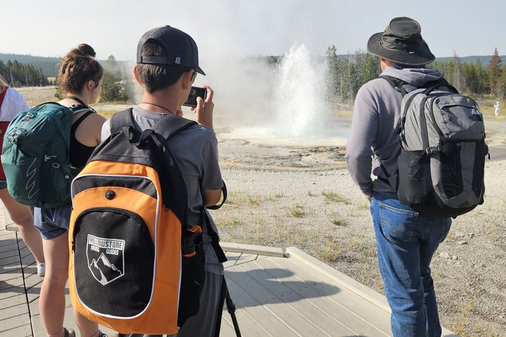Excursão de caminhada de 6 milhas no gêiser em Yellowstone com almoço