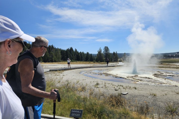 Excursão de caminhada de 6 milhas no gêiser em Yellowstone com almoço
