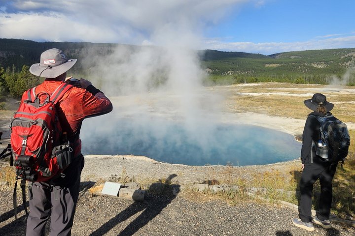 Excursão de caminhada de 6 milhas no gêiser em Yellowstone com almoço