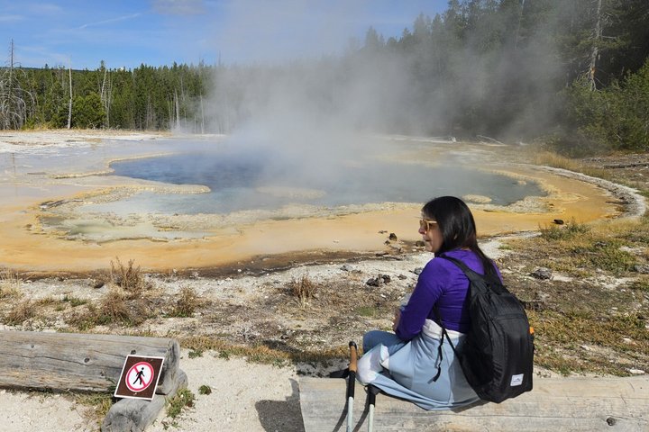 Excursão de caminhada de 6 milhas no gêiser em Yellowstone com almoço