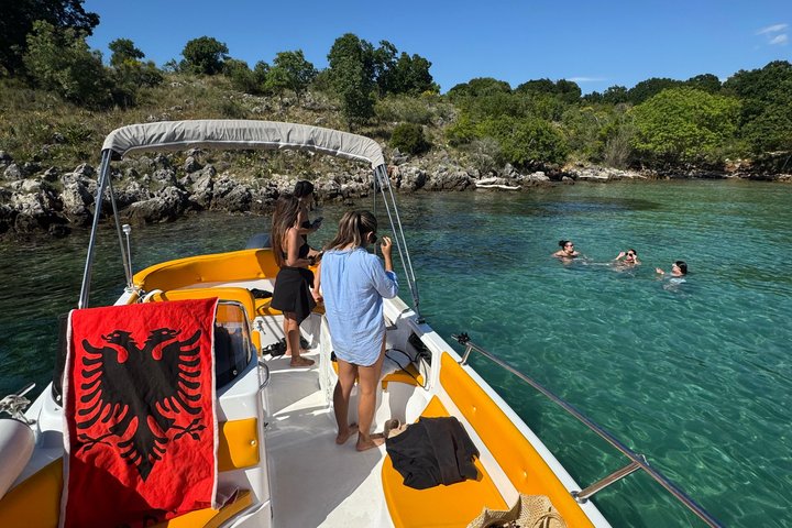 Ksamil Boat Tour privat erfarenhet med simning och snorkling