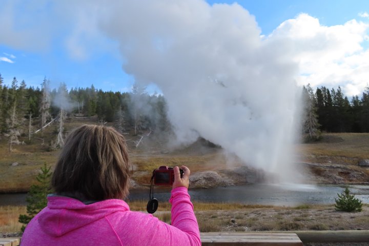 Excursão de caminhada de 6 milhas no gêiser em Yellowstone com almoço