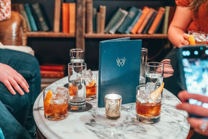 Phantoms of Prohibition : Geister, Cocktails & Bissen Walking Tour
