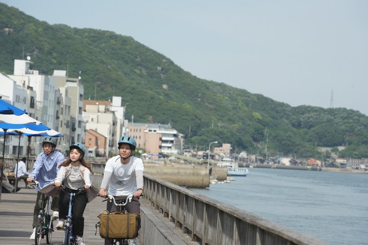 Upptäck dolda Japan Cykla den tidlösa hamnen i Onomichi