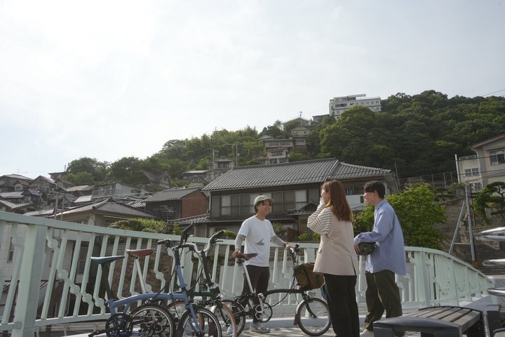 Upptäck dolda Japan Cykla den tidlösa hamnen i Onomichi
