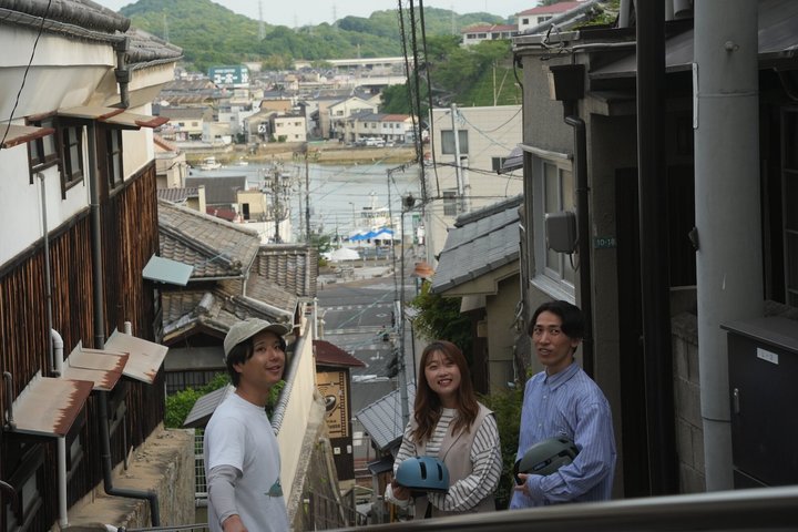 Upptäck dolda Japan Cykla den tidlösa hamnen i Onomichi