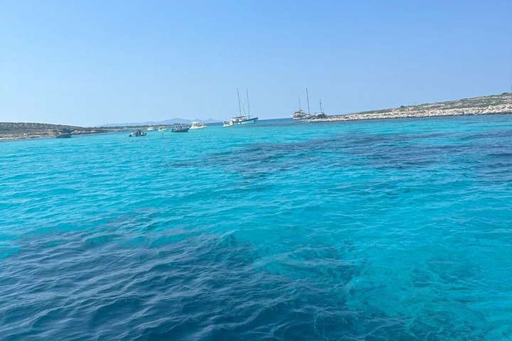 Antiparos & Despotiko: Zwemmen, verkennen en genieten van lunch vanuit Paros