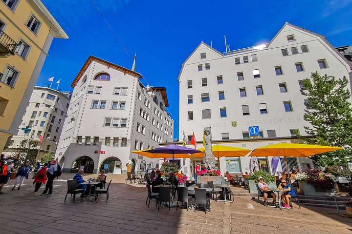 Tour a piedi della cultura privata di St Moritz oltre le piste