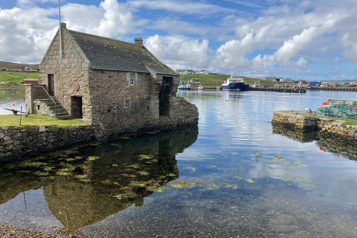 Esplora l'isola delle Shetland con un tour privato con una Guida locale