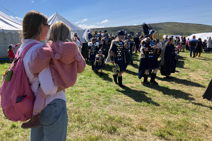 Esplora l'isola delle Shetland con un tour privato con una Guida locale