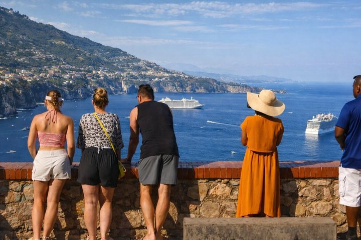 Ganztägige Tour nach Positano, Amalfi und Ravello mit Bootsoption