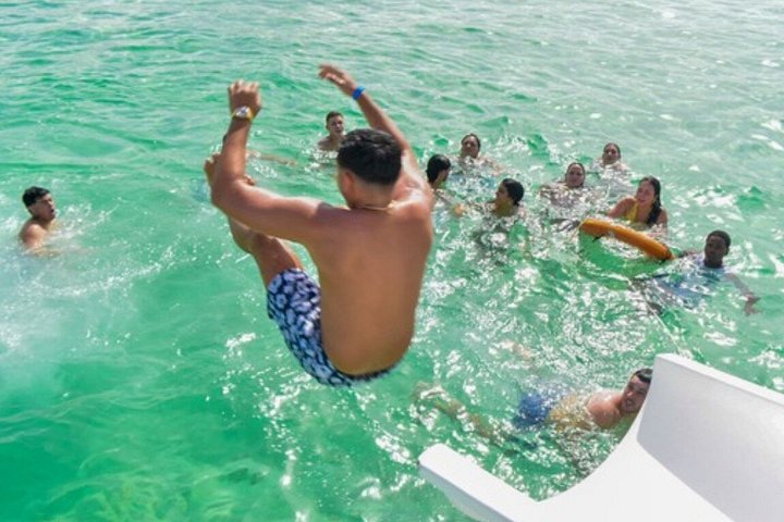 Hoteller i nærheden af Punta Cana VIp Booze Cruise Snorkeling Underholdning