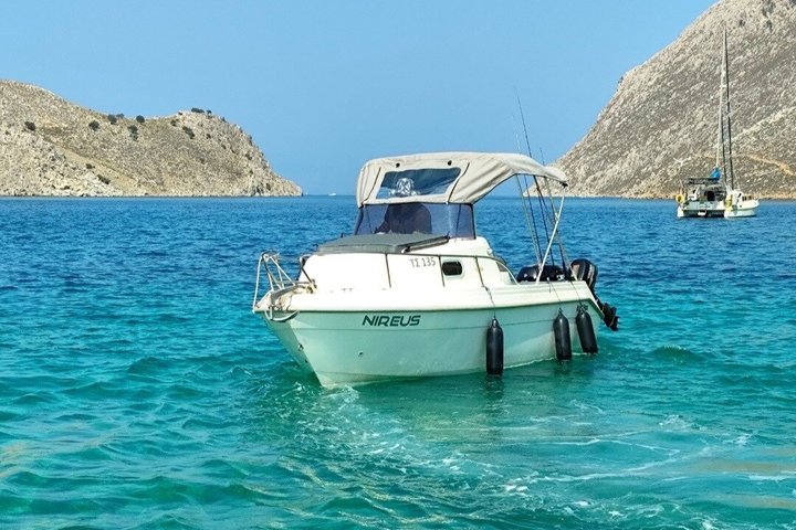 Tour privado con patrón Descubre Symi Spots en un viaje 4 horas
